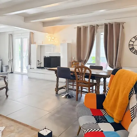 Vakantiehuis Maison 4 Ch, Familiale, Proche Commodite,